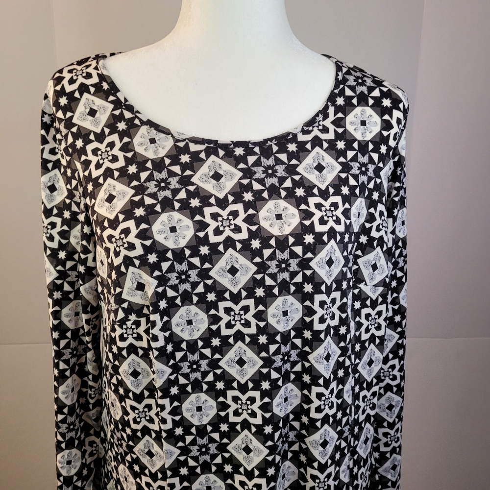 NWOT Ellos Size 12 Black‎ White Geometric Dress 3/4 Sleeve Keyhole Back Opening